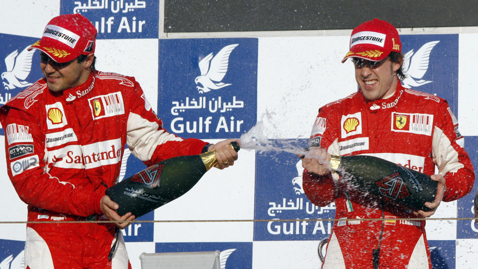 DOBBELTSEIER: Fernando Alonso (t.h.) vant i sitt f�rste l�p som Ferrari-f�rer. Felipe Massa s�rget for dobbeltseier. Foto: SCANPIX/AP Photo/Luca Bruno