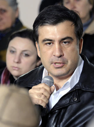 - GODKJENT AV PRESIDENTEN: - Jeg er sikker p� at hvert sekund av innslaget var godkjent av Saakasjvili, sier opposisjonsleder Nino Burjandadze. Foto: AP Photo/Irakly Gedenidze/Scanpix