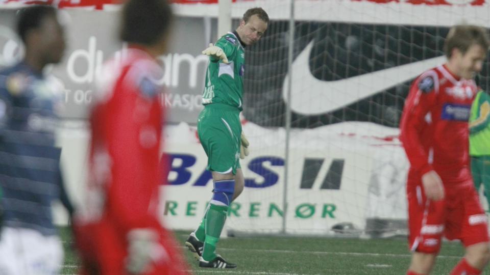 TOK P� SEG SKYLDA: Thomas Myhre tok ansvaret for Kongsvingers f�rste baklengsm�l, da Marcus Pedersen p� kaldt og rolig vis satte ballen i tomt nett.Foto: Heiko Junge / Scanpix