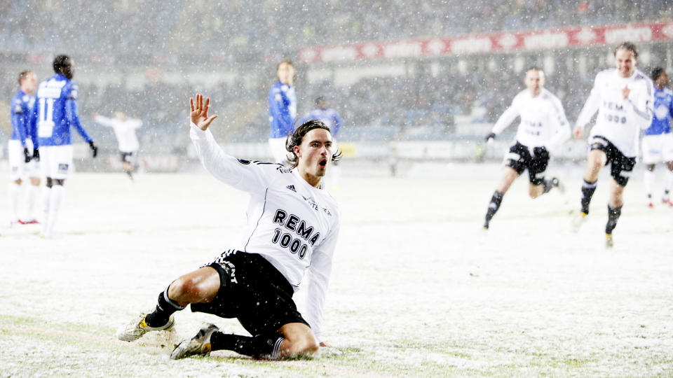 SN�V�R P� KAMP: Tallene for f�rste tippeligarunde viser en nedgang p� tilskuere. Her sliter RBK og Molde i sn�en p� Aker stadion. Foto: Stian Lysberg Solum / SCANPIX