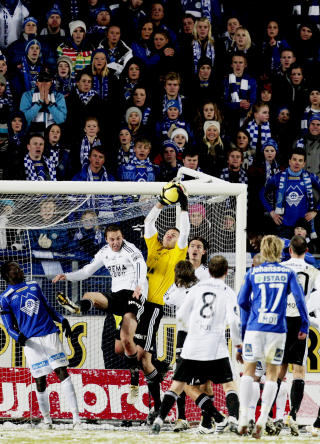 SOLID: RBKs keeper Daniel �rlund kunne kanskje ha tatt Moldes sk�ring, men tok etter hvert frem flere solide redninger.
Foto: Stian Lysberg Solum / SCANPIX