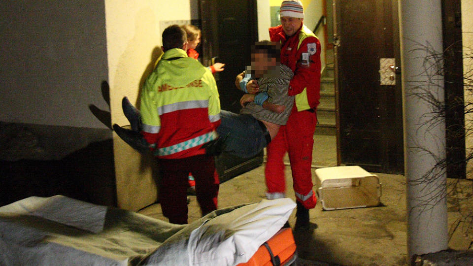 STUKKET I L�RET: Mannen er kj�rt til Ullev�l, men rakk � gi politiet opplysninger om at det hadde v�rt �tte personer hjemme hos ham. Foto: Svein Gustav Wilhelmsen