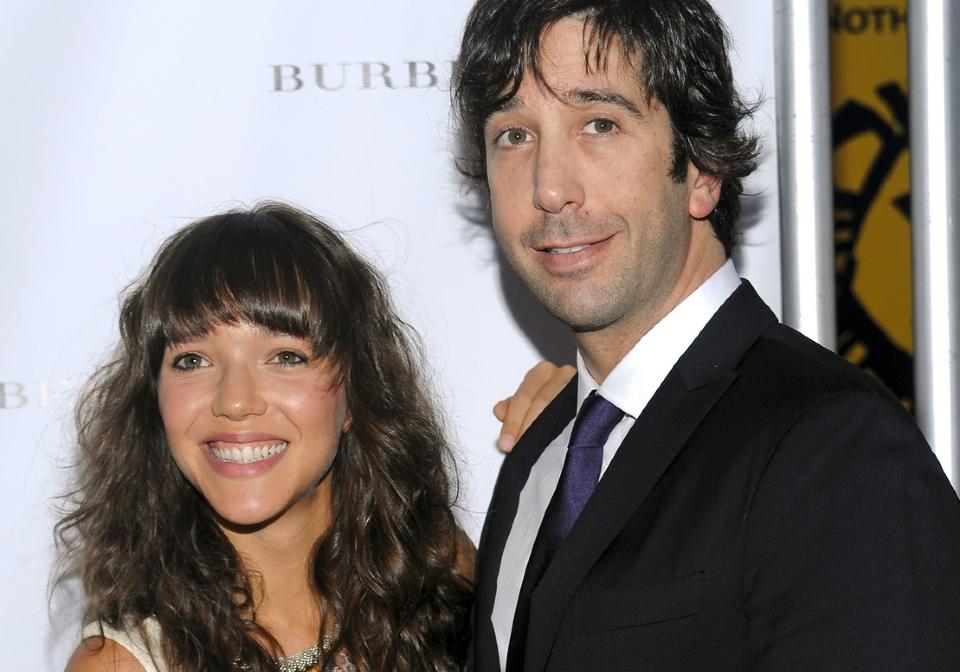 GIFTER SEG: David Schwimmer (43) og kj�resten Zoe Buckman (24) annonserte i helga at de er forlovet. Foto: AP Photo/Evan Agostini