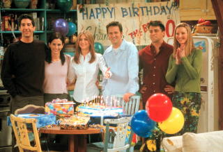 VENNER FOR LIVET: Ross (David Scwimmer), Monica (Courteney Cox), Rachel (Jennifer Aniston), Chandler (Matthew Perry),  Joey (Matt LeBlanc) og Phoebe (Lisa Kudrow) i den popul�re amerikanske komiserien �Friends�. Foto: TV 2