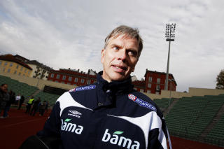 IKKE UVANLIG: Landslagslege Thor Einar Andersen kjente igjen bevegelsen til Beckham da akillessenen r�k.
Foto: H�kon Mosvold Larsen / SCANPIX