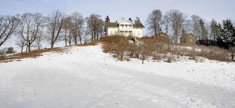 FORSVARSEIENDOM: Kjeller g�rd er �n av eiendommene som Forsvaret skal kvitte seg med. Foto: Inviso