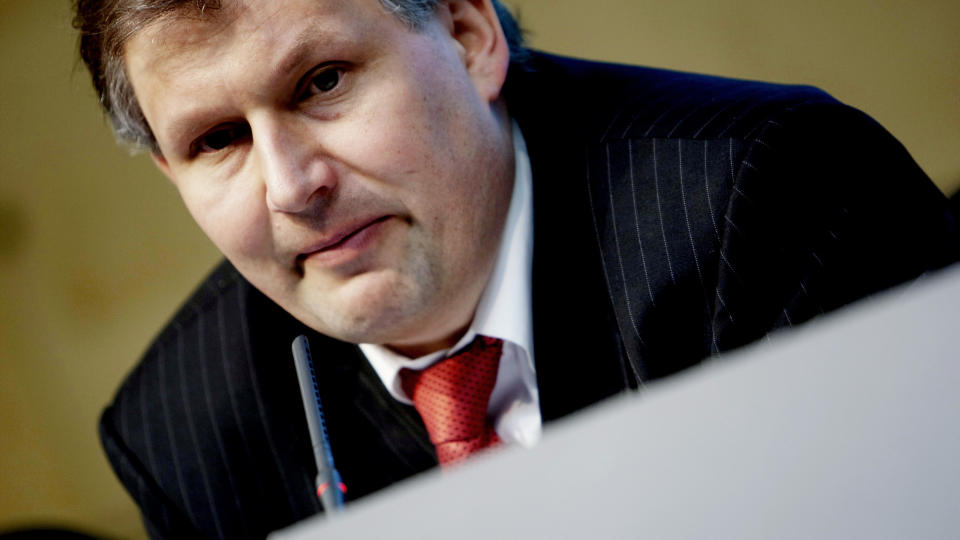VIL VENTE P� EGEN EVALUERING: Terje Riis-Johansen og Olje- og energidepartementet likte ikke at Riksrevisjonen omtalte negative h�ringsuttalelser i oljerapport. Foto: SCANPIX.
