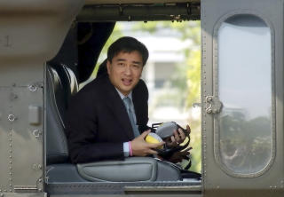 NEKTER � G� AV: Thailands statsminister Abhisit Vejjajiva. Foto: REUTERS/SCANPIX