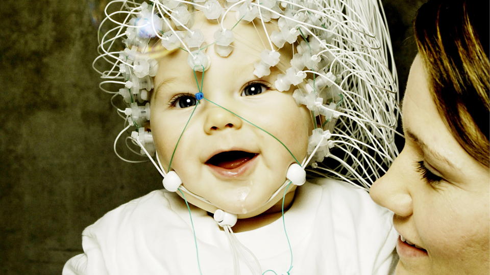 HJERNEFORSKNING: - En flodb�lge av nye innsikter er kommet fra disipliner som nevrovitenskap, atferdsgenetikk og biologi, skriver Bj�rn Vassnes. Her fra babylaboratoriet ved NTNU i Trondheim.
Foto: Agnete Brun