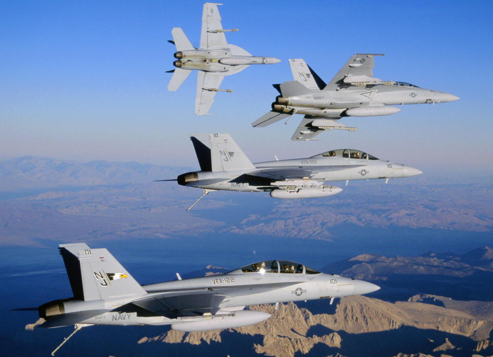 GAMMEL OG GOD: F18 Super Hornet er bygget p� lesten av veteranen F18 Hornet, en utpr�vd men ogs� gammel modell. Foto: AFP/SCANPIX