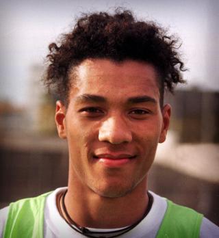 DEN GANG DA: John Carew den gang han spilte for L�renskog i 1997.Scan-Foto: Bj�rn Harry Sch�nhaug