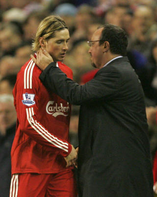 TOM�L-TORRES: Rafael Benitez tok ut b�de Fernando Torres og Gerrard i 2. omgang, trolig for � spare stjernene til torsdagens Lille-m�te. Foto: AP/Tim Hales