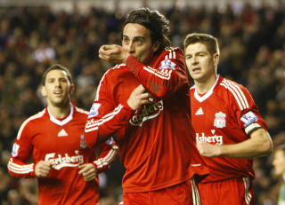F�RSTE LIVERPOOL-M�L: Alberto Aquilani fikk for en gangs skyld starte for Liverpool, og svarte med sitt f�rste ligam�l for de r�de. Foto: AP/Tim Hales