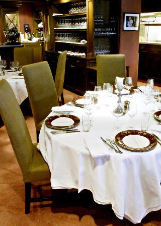 TAR GODT VARE P� GJESTENE: P� Oslos beste vestkant, finner du restauranten Feinschmecker.  Her blir du sjeldent skuffet, skrev Robinson og Fredag etter et bes�k i mai 2007. Foto: LARS MYHREN HOLAND/
DAGBLADET