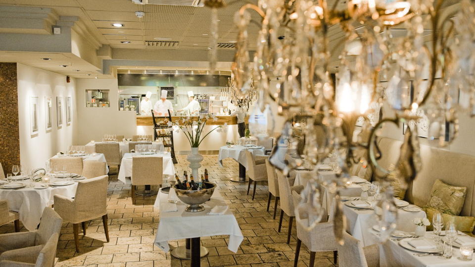NY UTMERKELSE TIL ORO BAR & RESTAURANT: Stjernekokken Terje Ness var tilbake hos Oro i 2009. En forandring tydelig verdsatt av Michelin-inspekt�rene, som ga spisestedet BibGourmand-utmerkelsen. Dette signaliserer vellaget mat til en fornuftig penge.  Foto: H�KON EIKSDAL/DAGBLADET