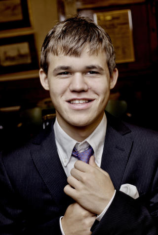 VERDENSENER: Magnus Carlsen ble ved nytt�r tidenes yngste leder av den offisielle verdensrankingen i sjakk. Slikt vekker oppsikt langt utenfor Norges grenser.Foto: SCANPIX//AFP PHOTO /DANIEL SANNUM LAUTEN