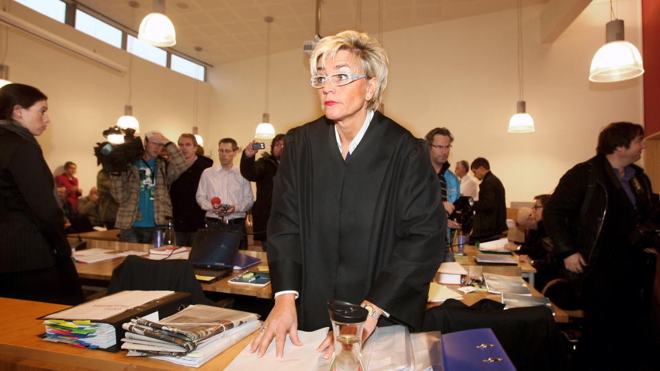 KALTE INN FAMILIEN: Erik Andersens forsvarer, advokat Gunhild L�rum, kalte inn tiltaltes datter og ekskone som vitner i rettssakeFoto: Hans Arne Vedlogn i dag.