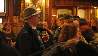 NYTELSE: Alle går på pub i Irland - og koser seg med øl, sang og musikk. Foto: Eivind Pedersen NYTELSE: Alle går på pub i Irland - og koser seg med øl, sang og musikk. Foto: Eivind Pedersen