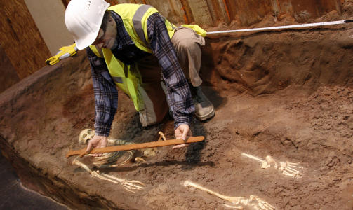 GAMMELNORSK: På vikingsutstillingen kan du se rekonstruksjoner av gamle vikingsgraver som er funnet i Dublin. Foto: Eivind Pedersen GAMMELNORSK: På vikingsutstillingen kan du se rekonstruksjoner av gamle vikingsgraver som er funnet i Dublin. Foto: Eivind Pedersen