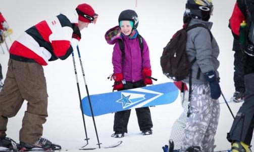 SN�BRETT: &mdash;Artig, synes Aileen Simonsen (7) som er fra Oppdal, men temmelig fersk sn�brettkj�rer. Foto: Ole Morten Melg�rd.