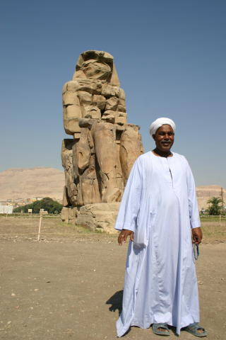  LUXOR:  De 18 meter h�ye Memnonkolossene p� Luxors vestbredde. Foto: Kirsten Margrethe Buzzi / Dagbladet