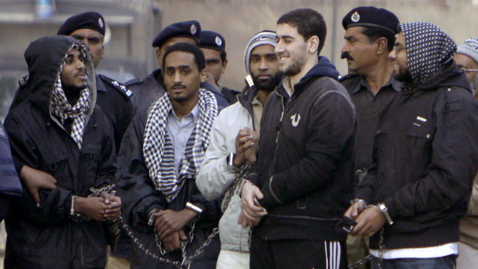 SIKTET FOR TERRORISME I PAKISTAN:   De fem amerikanerne som n� er siktet i Pakistan er  Ramy ZamZam, Ahmed Abdullah Minni, Aman Hassan Yemer,  Umar Farooq,  Waqar Khan, med pakistansk bakgrunn. Bildet er fra 4. januar i �r. Foto: SCANPIX/AP Photo/K.M. Chaudary