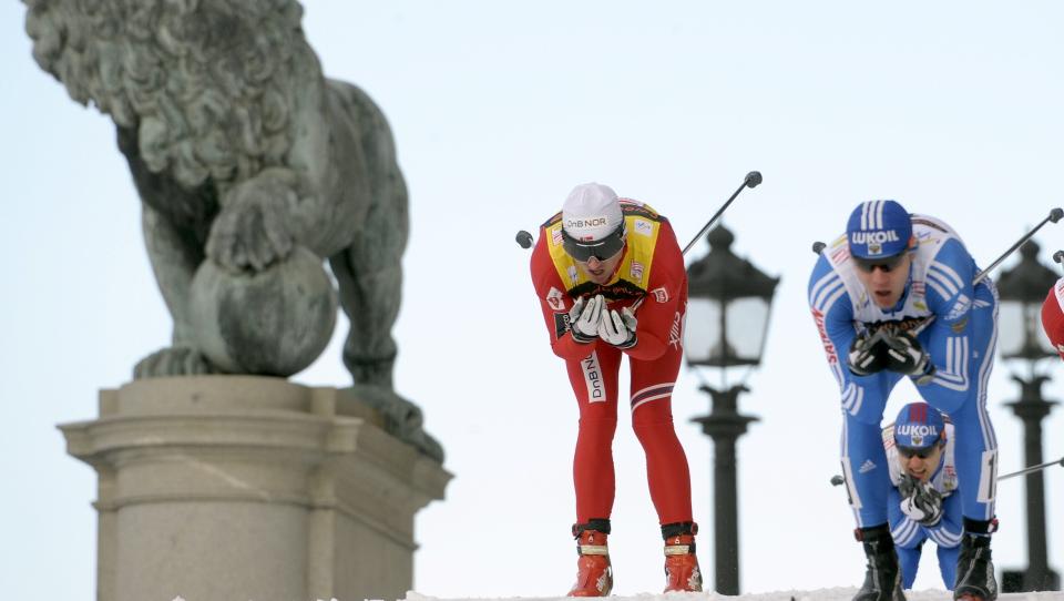 NYSKAPENDE: Petter Northug jr. sjokkerte verdenseliten da han staket seg inn til andreplass p� den klassiske sprinten - med sm�refrie ski.

Foto: ANDERS WIKLUND / SCANPIX