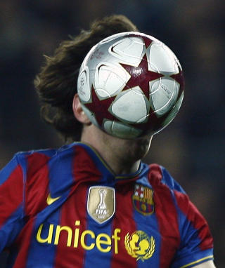 GODT FOTBALLHODE: Lionel Messi.Foto: Albert Gea, Reuters/Scanpix