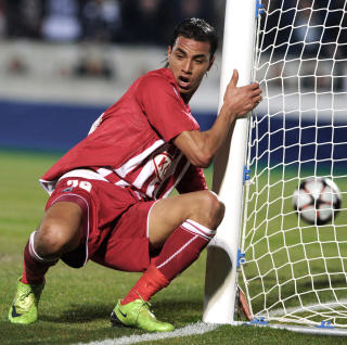 AVGJORDE: Marouane Chamakh stanget inn 2-1 like f�r slutt. Foto: Nicolas Tucat, AFP/Scanpix