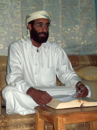 I JEMEN: Anwar al-Awlaki antas � gjemme seg i landet, der han er avbildet p� dette bildet fra 2008. Foto: AP/Scanpix