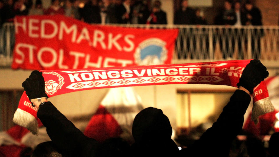 KLAGET P� L�RER: If�lge p�standene skal l�reren i S�r-Odal ha blitt s� forn�yd med at Kongsvinger rykket opp til Tippeligaen i fjor, at han satte elevene til � tegne lagets seier. L�reren er n� innklaget av foreldre for d�rlig undervisningsopplegg og spesielle straffemetoder. Bildet er hentet fra den elleville opprykksfeiringen i fjor h�st.
Foto: Marius Torgersrud / Scanpix