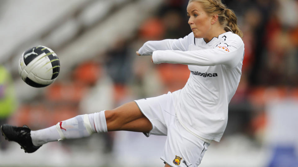 SISTE KAMP: Lene Mykj�land spilte sin siste kamp for R�a under mesterligakampen i fotball mellom R�a og Turbine Potsdam forleden. Hvordan vil eksporten av spillere p�virke klubbene i Toppserien? Foto: H�kon Mosvold Larsen / Scanpix