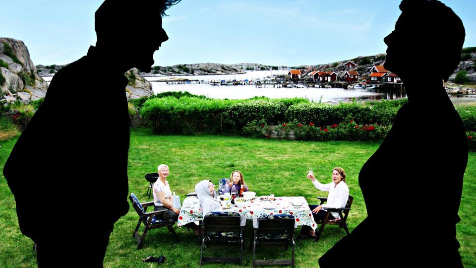 V�R EN BONUS - IKKE RESERVE: Linn og Tor syns det er vanskelig � v�re reserveforeldre og � oppdra hverandres barn uten � f� kjeft av partneren. Jesper Juul r�der dem til � v�re aktive bonusforeldre, og ikke v�re redd for � veilede og oppdra den andres barn. Foto: Nina Hansen / Dagbladet