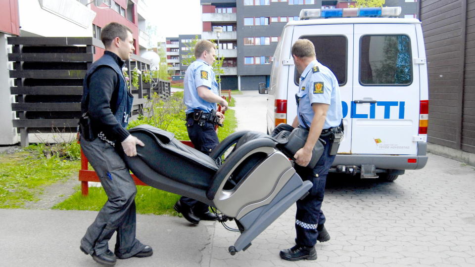 BESLAG: Politiet gjorde flere beslag hjemme hos familien p� Furuset under �Operasjon Nemesis�.
Foto: John T. Pedersen/Dagbladet