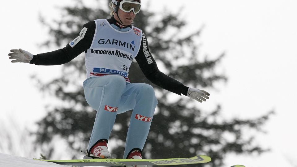 MONSTERBAKKE: Slik s� det ut da Bj�rn Einar Rom�ren lander i Planica for to �r siden. I 2005 satte han v-rekord med 239 meter i samme bakke. Foto: Primoz Lovric / SCANPIX