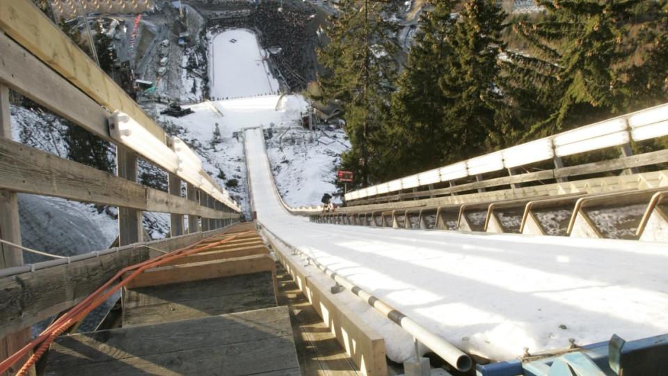 RUSTES OPP: Dette er utsikten fra toppen av Vikersundbakken i 2007. N� skal bakken bygges om. Foto: Terje Bendiksby / SCANPIX