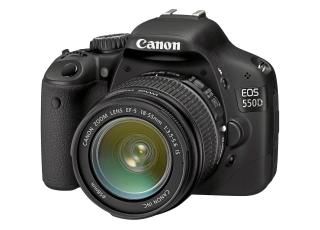 KIT: Standardopbjektivet til 550D er Canon EF-S 18-55 mm F3,5 IS. Et kit med kamera og objektiv f�r du for 6413 kroner hos www.papyrus.no Foto: Canon