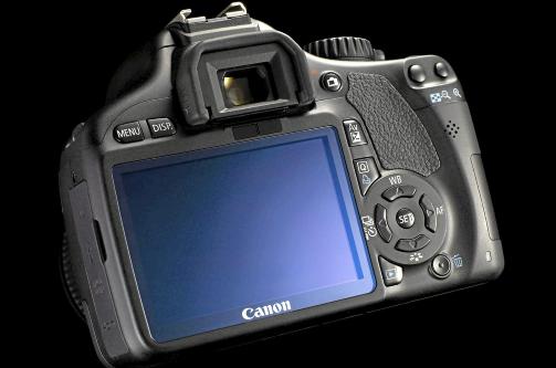 TRE TOMMER: Skjermen p� EOS 550D er 3 tommer stor og har en oppl�sning p� 1.040.000 piksler. Foto: Canon