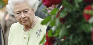 KONGELIG �PNING: Dronning Elizabeth �pner hvert �r Chelsea Flower Show. Foto: Scanpix