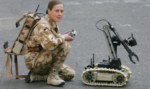 LETT: Den veier 6,5 kilo, opplyser britiske forsvarsmyndigheter. Foto: AFP/GEOFF CADDICK/SCANPIX