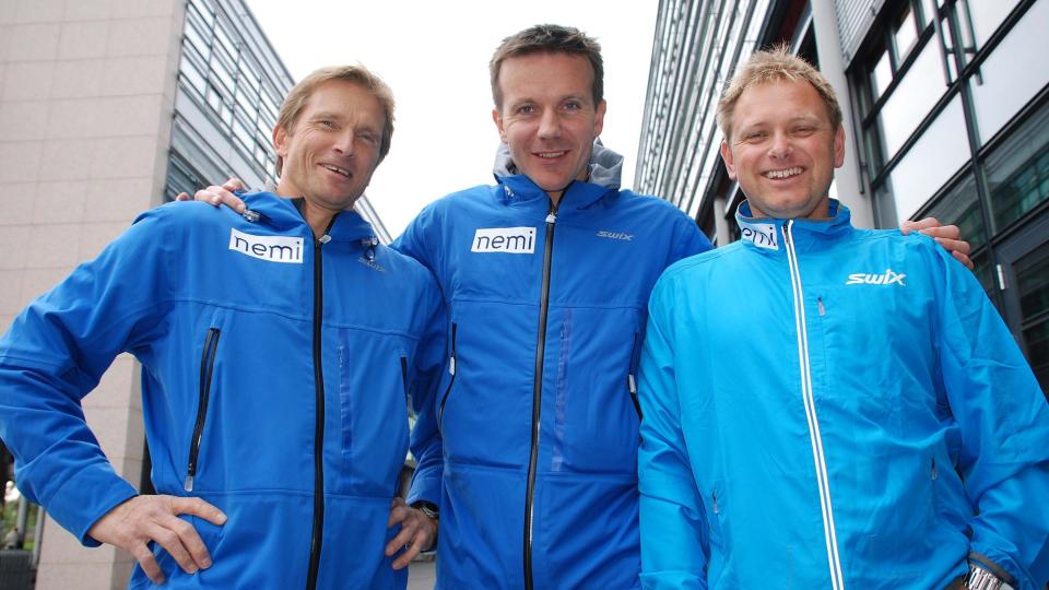 ST�TTES: Sportssjef Kjetil Strandbr�ten (h�yre) f�r st�tte av leder for kombinertkomiteen, Paul Einar Borgen ( til venstre). Her med Trond Einar Elden.
Foto: Claes-Tommy Herland, Norges Skiforbund / SCANPIX

HANDOUT