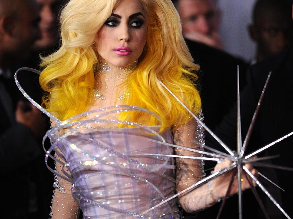 GLAMOR�S: Lady Gaga er kanskje verdens mest glamor�se popstjerne og har tjent millioner, men n� krever en tidligere kj�reste sin andel av rikdommen fordi han skal ha hjulpet henne med karrieren. Foto: STELLA PICTURES