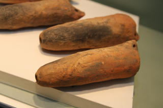 FALLOSSYMBOLER: Disse er laget rundt 3000 �r f.Kr. og kommer fra Cucuteni-kulturen. Foto: WIKIMEDIA
