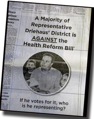 BEKLAGER:  Committee to Rethink Reform, gruppen som st�r bak reklamen, beklager at d�trene til Steve Driehaus ikke ble redigert bort fra bildet. Faksimile: The Cincinnati Enquirer
