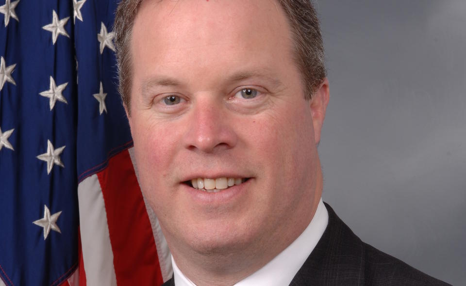 RASER:  Kongressmann i Ohio, Steve Driehaus, reagerer kraftig p� at d�trene hans er tatt med i en politisk reklame som ber Driehaus om � stemme nei. I det opphetede politiske klimaet rundt Obamas fors�k p� � f� vedtatt en helsereform, frykter han at d�trene kan bli utsatt for sjikane.