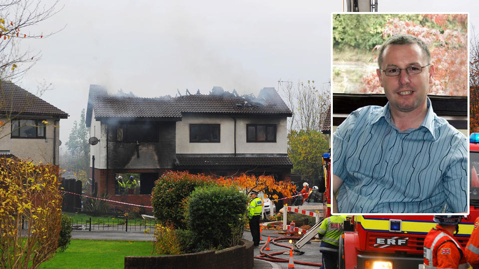 D�DELIG SKILLSMISSEOPPGJ�R: Tomothy Flood (innfelt) tente p� dr�mmehuset for � forsikre seg om at ekskona ikke skulle f� det. Ved et uhell tente han ogs� p� seg selv. Foto: Wales News Service