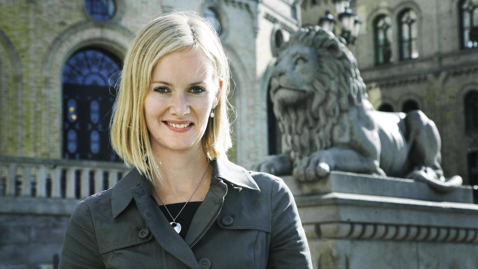 Oslo, 20090924: Krf-nestleder Inger Lise Hansen (28) foran stortinget. Foto: Steinar Buholm / Dagbladet.