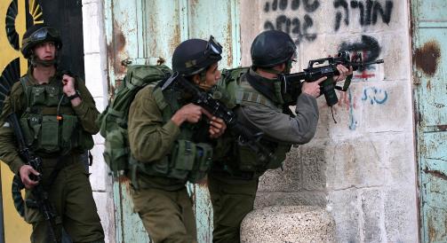 SAMMENST�T: Israelske soldater drepte en ung gutt under sammenst�tet med palestinske ungdommer p� Vestbredden i dag. En annen palestiner ble alvorlig s�ret. Foto: SCANPIX