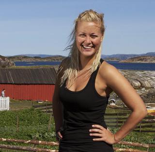 FELT AV SPILL: Gjennom hele episoden var Karin Jonassen (24) skr�sikker p� at Tone Gudrun Fjalestad (31) ikke skulle velge henne. Det gjorde hun. Foto: TV 2