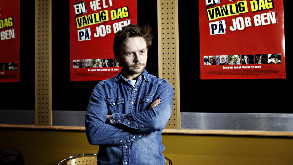 SETT OG H�RT: Jan Gunnar R�ise spiller reporter H�vard Meln�s. Foto: Nina Hansen / Dagbladet

Behandlet eller vurdert som ferdig av bildedesk